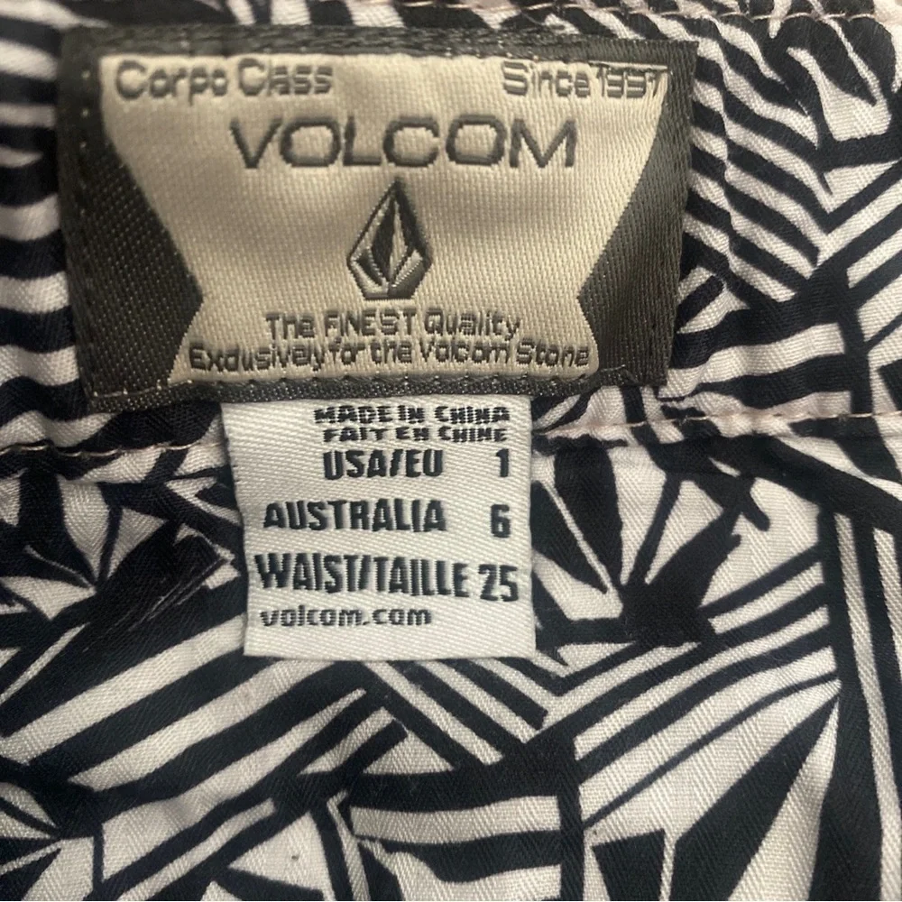 Volcom casual shorts